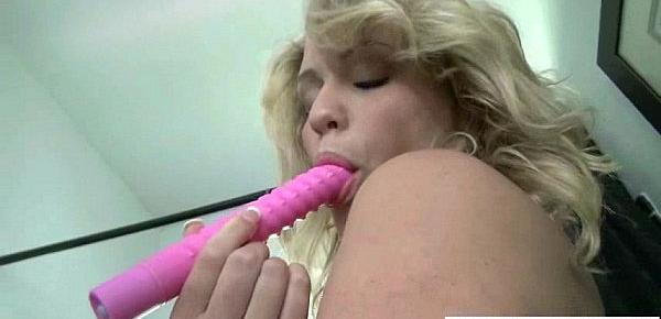  Solo Girl Get To Orgams With All Kind Of Sex Toys video-07